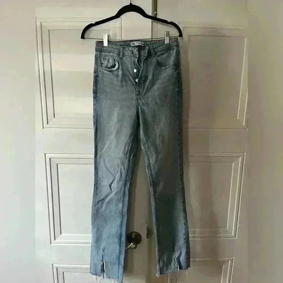 Light wash Zara jeans. Split at the front on both sides. Size 4. - Picture 1 of 5